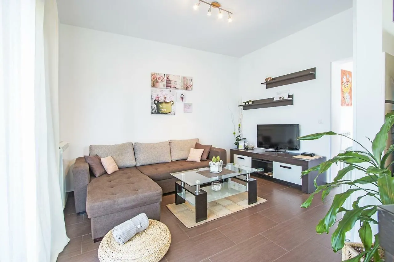 Apartments Bolt Pola