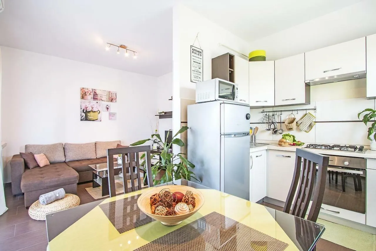 Apartments Bolt Pola